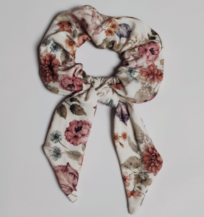 scrunchie ze wstążką