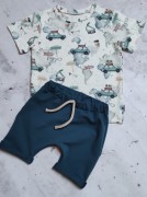 t-shirt i spodenki na lato