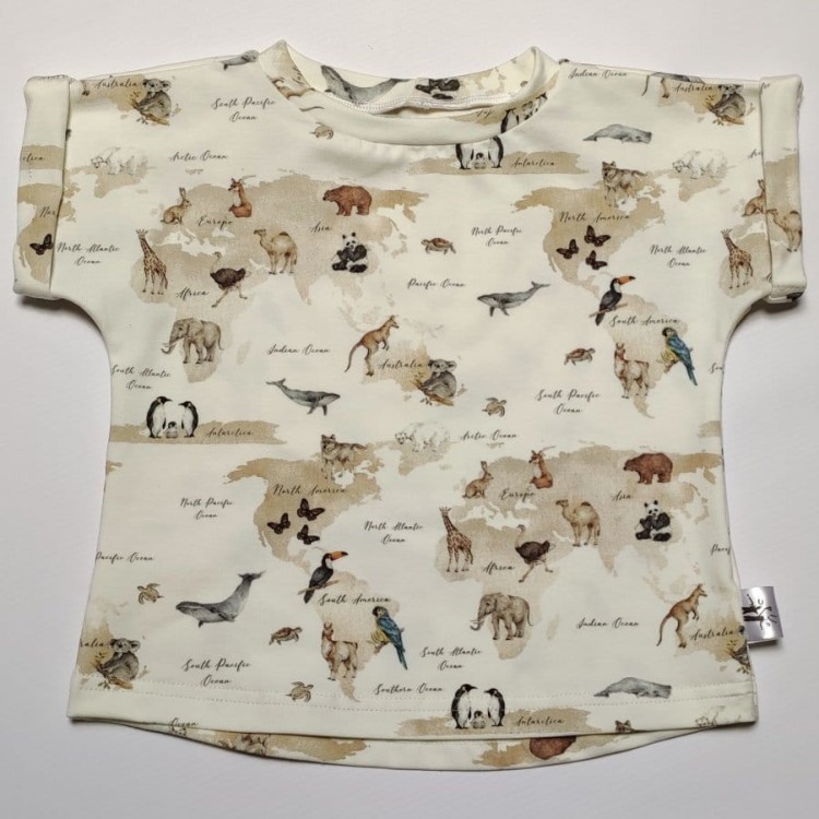 t-shirt oversize mapa świata ze zwierzątkami dla chłopca