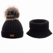 czarna czapka merino z kominem