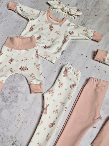 Kompletny zestaw ubranek handmade: bluzy, spodnie baggy, legginsy i spódniczka w motyw króliczków i brudnego różu