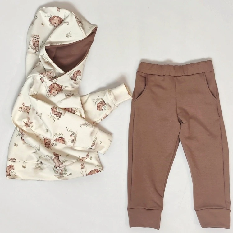 Komplet ubranek dziecięcych handmade bluza leśna i brązowe spodnie
