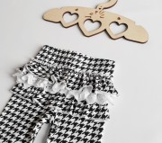 legginsy w pepitkę z falbankami dla dziewczynki.jpg
